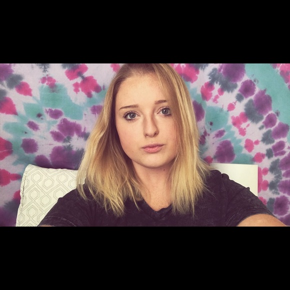 Meet your Posher, Kaitlyn - Picture 1 of 2